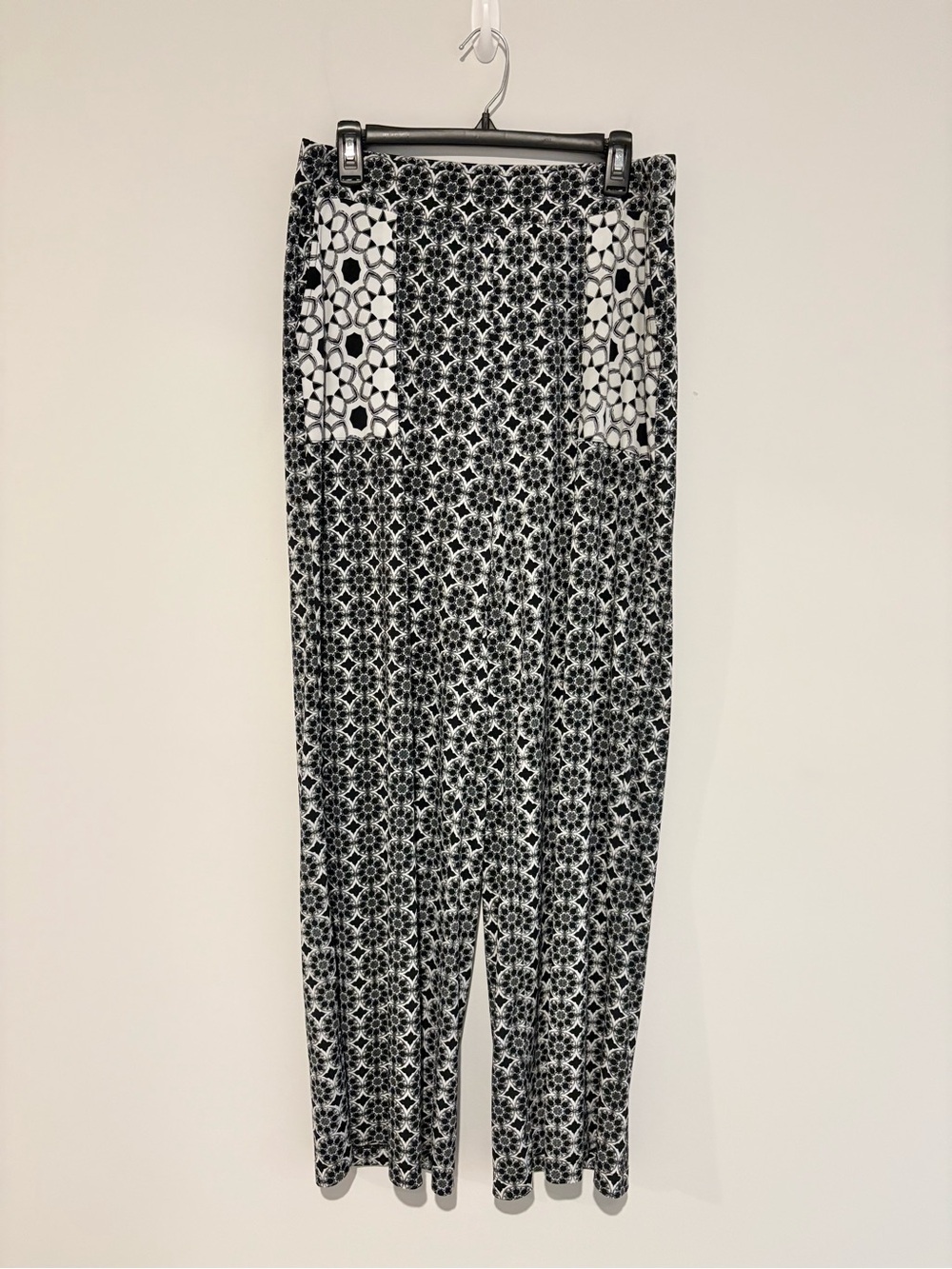 New directions pull on floral boho Printed Wide-Leg Pants Black & White medium
